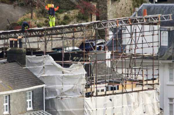 11 January 2021 - 09-39-29
The roof is coming off over at Little Ravenswell in Kingswear.
------------------------
Kingswear construction